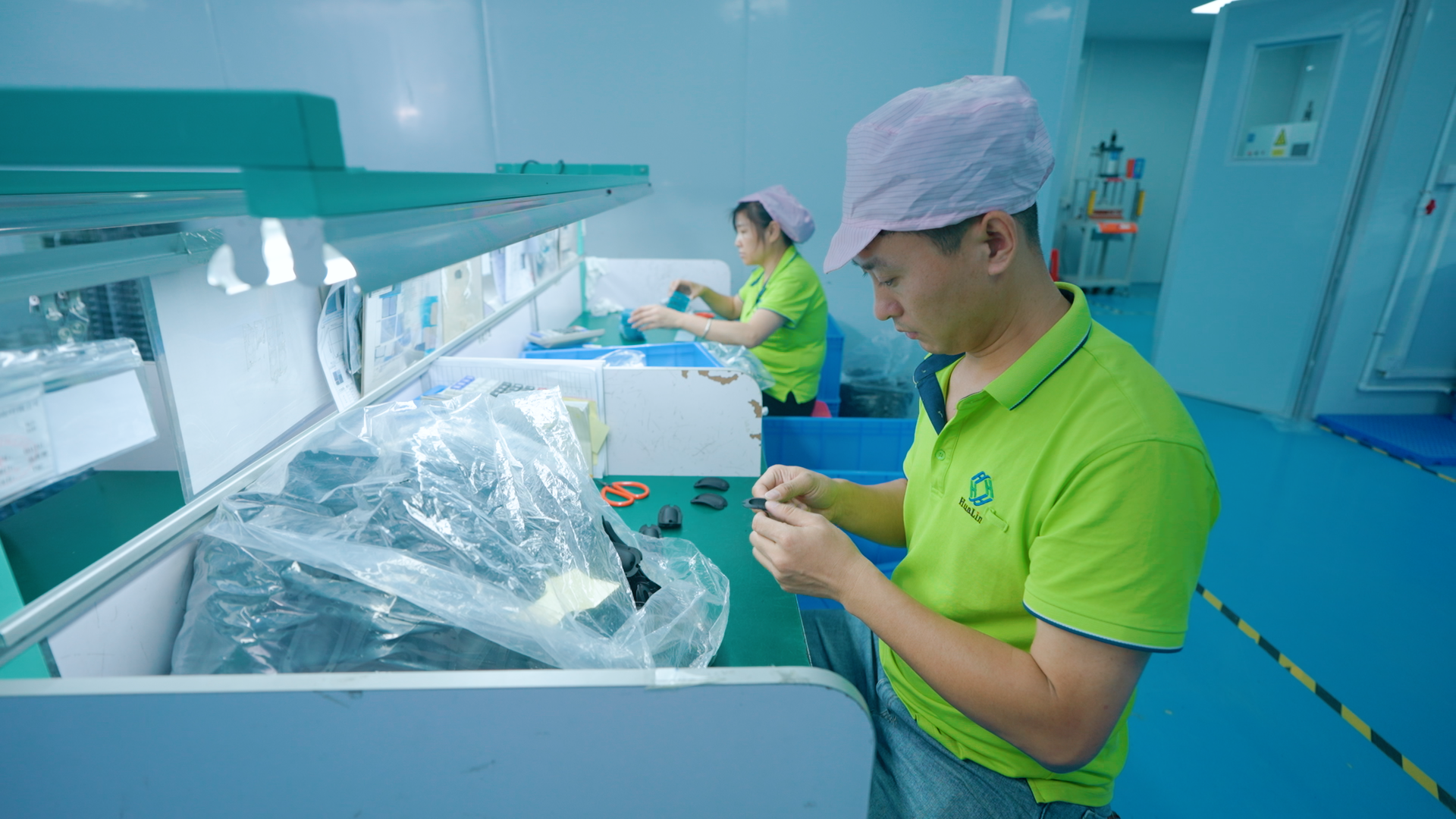 ISO Class 8 clean room facility for medical and baby product silicone molding